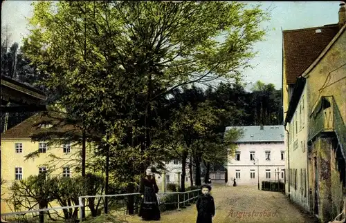 Ak Augustusbad Radeberg im Kreis Bautzen Sachsen, Wegpartie mit Passanten