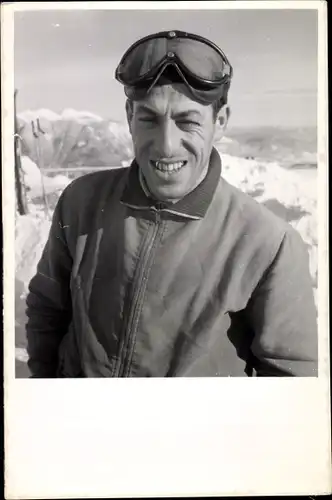 Foto Wintersport, Skiläufer auf dem Gipfel, Portrait