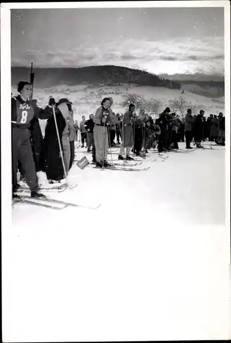 Foto Wintersport, Skiläuferinnen am Start