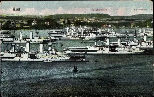 Ak Kiel in Schleswig Holstein, Deutsche Kriegsschiffe, Kanaleinfahrt, Leuchtturm