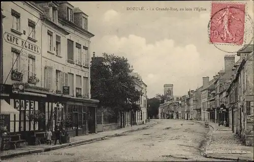 Ak Dozulé Calvados, La Grande Rue, au loin l'Eglise
