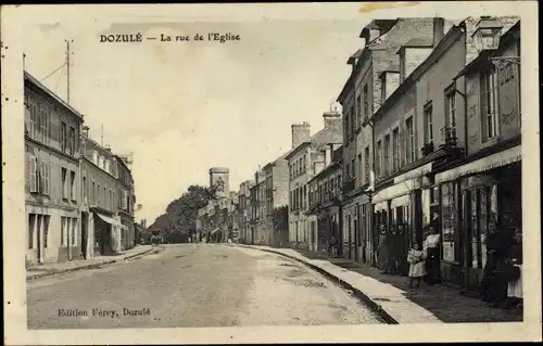Ak Dozulé Calvados, La rue de l'Eglise