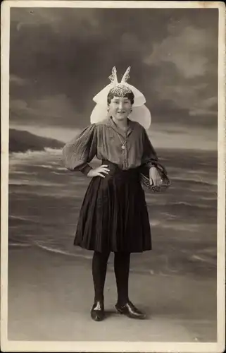 Ak Vendée, Frau in französischer Tracht