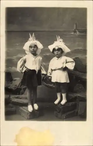 Ak Les Sables d'Olonne Vendée, Kinder in französischer Tracht