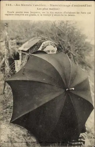 Ak Vendée, Au Marais Vendeen, Frau mit Regenschirm