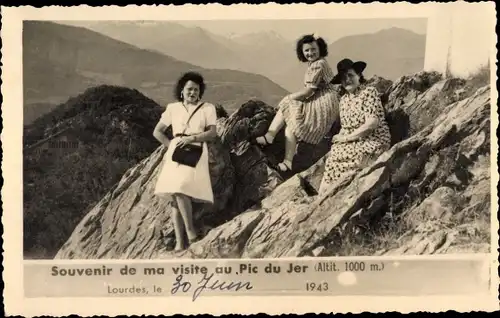 Foto Ak Lourdes Hautes Pyrénées, Pic du Jer, Frauen auf dem Berg