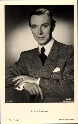 Ak Schauspieler Erich Fiedler, Portrait im Anzug