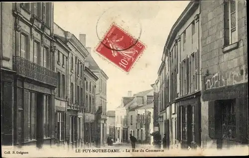 Ak Le Puy Notre Dame Maine et Loire, La Rue du Commerce