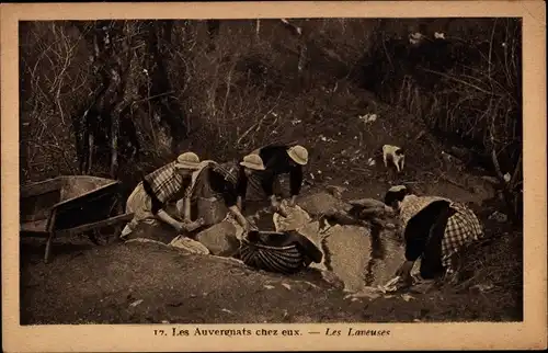 Ak Puy de Dôme, Les Auvergnats chez eux, Laveuses, Frauen beim Wäschewaschen