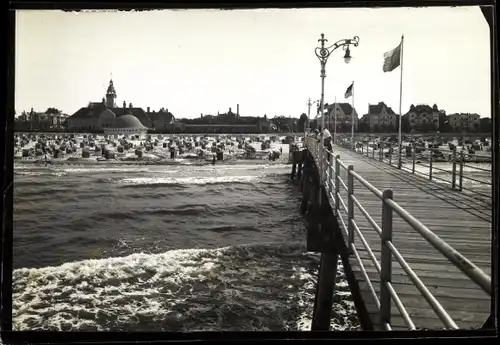 Foto Świnoujście Swinemünde Pommern, Blick von der Seebrücke zum Strand