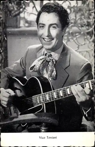 Ak Sänger und Schauspieler Vico Torriani, Portrait, Gitarre