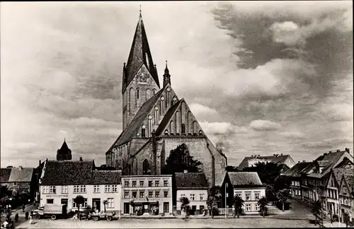 Ak Barth an der Ostsee, Marktplatz, St. Marienkirche