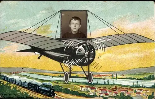 Foto Ak Kinderportrait, Junge in einem Flugzeug, Dampflok