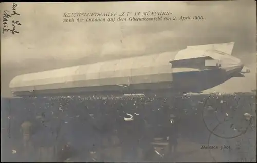 Ak München Bayern, Reichsluftschiff Z1 nach der Landung auf dem Oberwiesenfeld 1909, Zeppelin