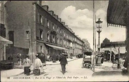 Ak Luc sur Mer Calvados, Rue de la Plage et l'Hotel du Petit Enfer