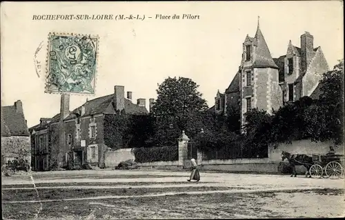 Ak Rochefort sur Loire Maine et Loire, Place du Pilori