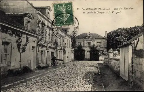 Ak Les Rosiers Maine et Loire, Rue des Fontaines et l'Ecole de Garcons