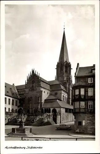 Ak Aschaffenburg in Unterfranken, Stiftskirche, Brunnen