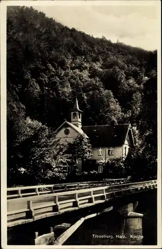 Ak Treseburg Thale Harz, Blick auf die Kirche von der Brücke gesehen