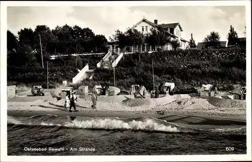 Ak Ostseebad Rewahl Pommern, Strandpartie, Gebäude, Strandkörbe