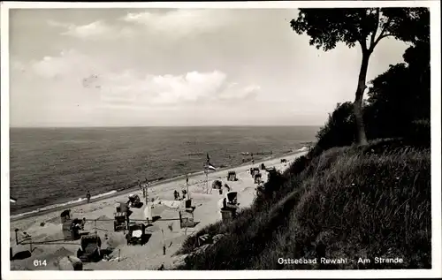 Ak Rewal Rewahl Pommern, Blick auf den Strand, Strandkörbe