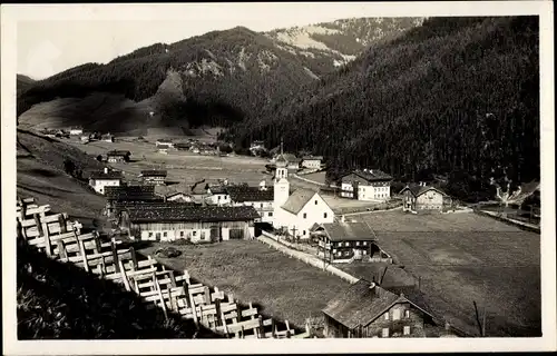 Ak Gerlos im Zillertal Tirol, Panorama vom Ort