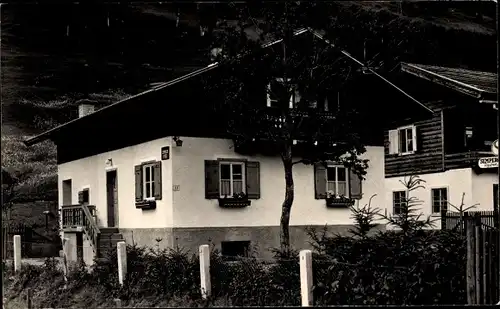 Foto Ak Bruck an der Großglocknerstraße in Salzburg, Blick auf ein Wohnhaus