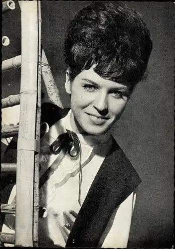 Ak Sängerin Manuela, Doris Inge Wegener, Portrait