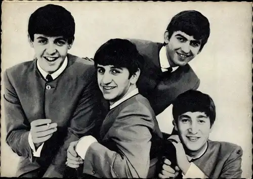 Ak Musikgruppe The Beatles, Zigarette, John, Paul, George, Ringo