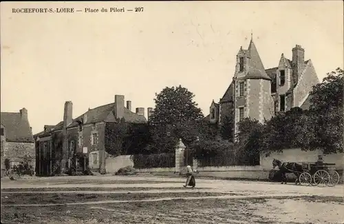 Ak Rochefort sur Loire Maine et Loire, Place du Pilori