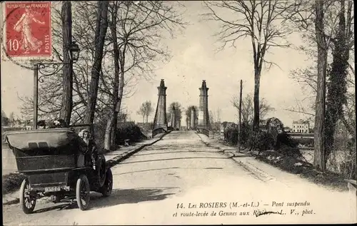 Ak Les Rosiers sur Loire Maine et Loire, Pont suspendu, Auto