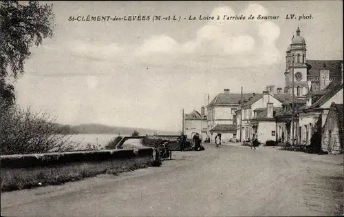Ak Saint Clément des Levées Maine-et-Loire, La Loire a l'arrivee de Saumur