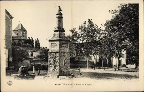 Ak Madiran Hautes Pyrénées, La Place du Cygne