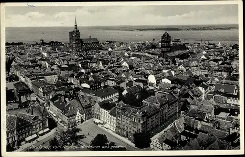 Ak Stralsund in Mecklenburg Vorpommern, Ausblick vom Marien Kirchturm
