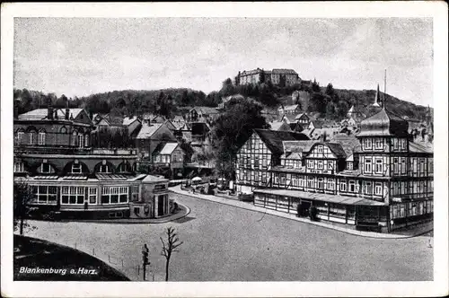 Ak Blankenburg am Harz, Partie im Ort, Fachwerkhaus, Kreuzung