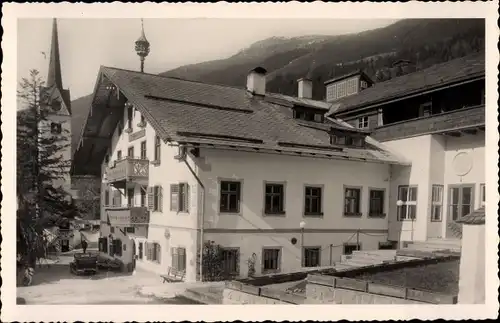 Ak Wald im Pinzgau in Salzburg, Strassers Gasthof, Kirchturm