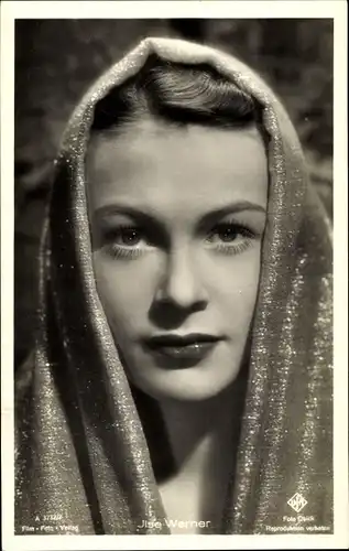 Ak Schauspielerin Ilse Werner, Portrait mit Kopftuch, Ufa Film