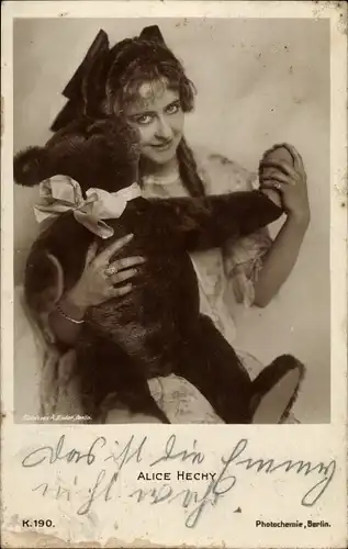 Ak Schauspielerin Alice Hechy, Sitzportrait, Teddybär, PH 190