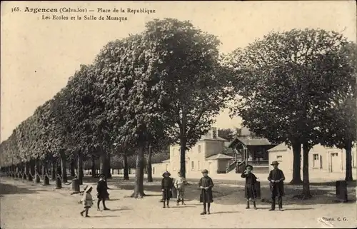 Ak Argences Calvados, Place de la Republique, Les Ecoles et la Salle de Musique