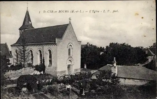 Ak Saint Cyr en Bourg Maine et Loire, L'Eglise