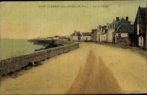 Ak Saint Clément des Levées Maine-et-Loire, Sur la Levee