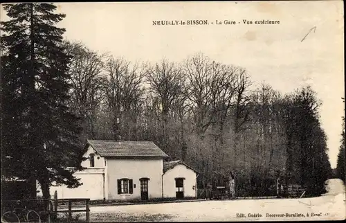 Ak Neuilly le Bisson Orne, La Gare, Exterieure