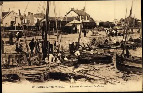 Ak Croix de Vie Vendée, L'arrivee des bateaux Sardiniers