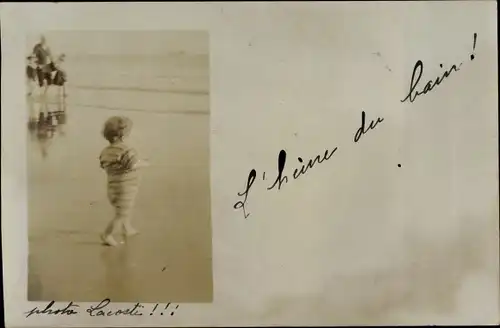 Foto Ak Les Sables d'Olonne Vendée, Kind am Strand