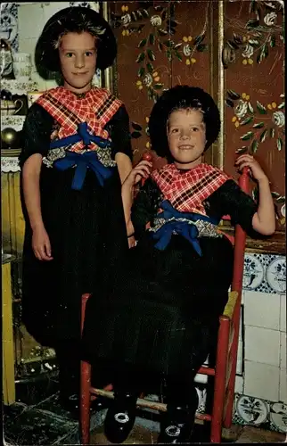 Ak Staphorst Overijssel Niederlande, Binnenhuis, Mädchen in niederländischer Tracht