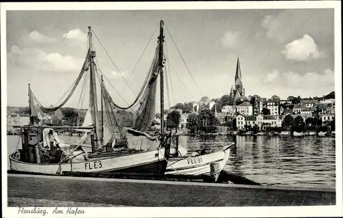 Ak Flensburg in Schleswig Holstein, Fischerboote am Hafen, Kirche, Stadt