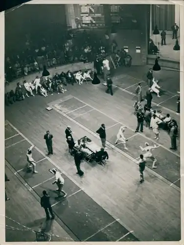 Foto Olympische Spiele 1936, Entscheidung im Mannschafts Florettfechten, Reichsakademie f. Leibesüb.