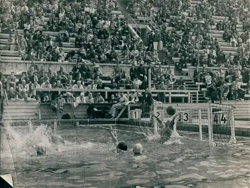 Foto Olympische Spiele 1936, Wasserball, Zuschauertribüne