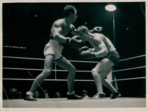 Foto Olympische Spiele 1936, Boxen, Finale im Leichtgewicht, Harangi, Ungarn, Stepulov, Estland