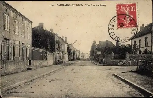 Ak Saint Hilaire du Bois Maine-et-Loire, Une Rue du Bourg